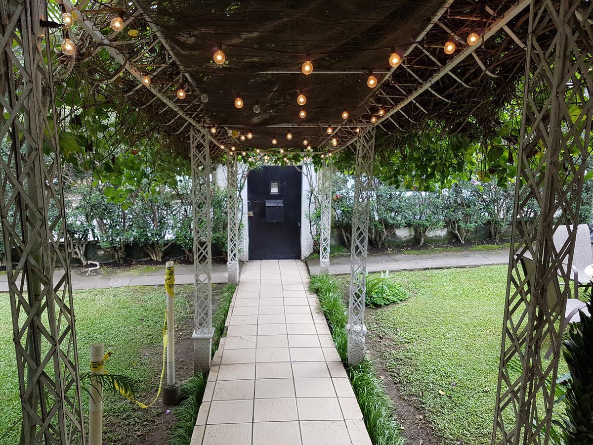 Hostal Aqui Me Quedo San Pedro Sula Dış mekan fotoğraf